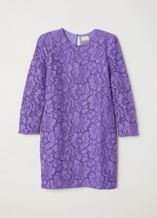Лиловое кружевное платье прямого кроя2 фото