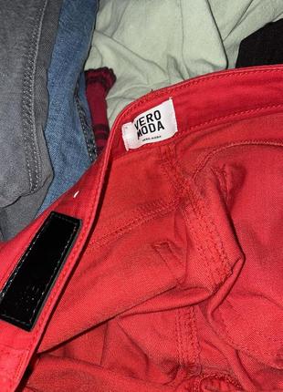 Ярко красные джинсы скинни скинни средняя посадка5 фото