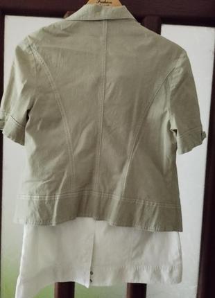 Суперактуальный костюм двойка (укороченный жакет и прямая юбка с разрезом сзади на клепках) 46-48 размера2 фото