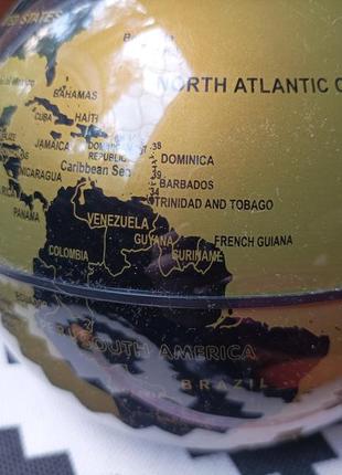 Золотой глобус ( глобус в руках) 15 см