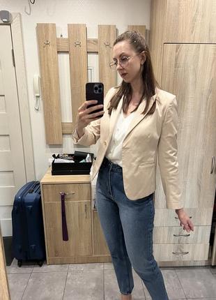 Дуже якісний піджак, розмір s