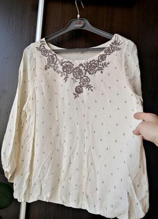 Шикарная, новая, мягенькая блуза блузка с вышивкой. вискоза.2 фото