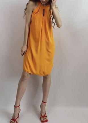 Оранжевое платье с вырезами1 фото