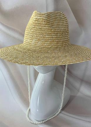 Соломенная шляпа федора с широкими полями и жемчужной цепочкой8 фото