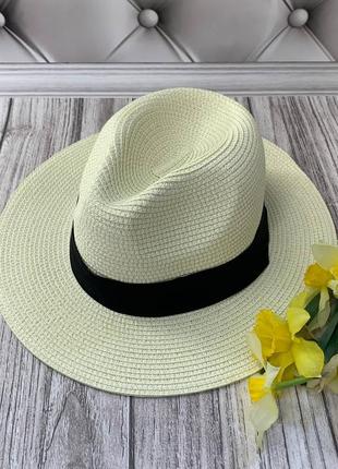 Літній капелюх федора з чорною стрічкою