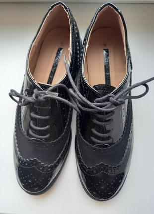 ❗️розпродаж❗️нові чорні лакові черевики dorothy perkins із перфорацією.
