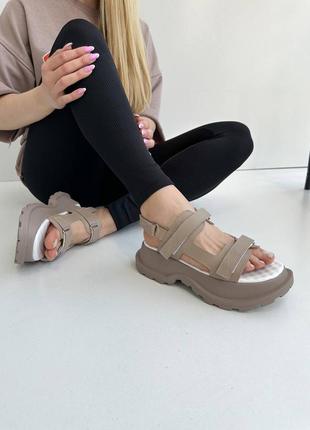 Босоножки женские кожаные на липучках, сандалии на платформе бежевые5 фото