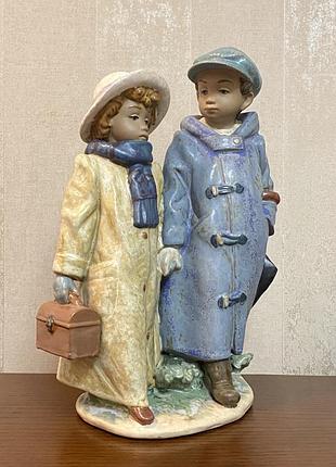 Фарфоровая статуэтка lladro «по дороге в школу».