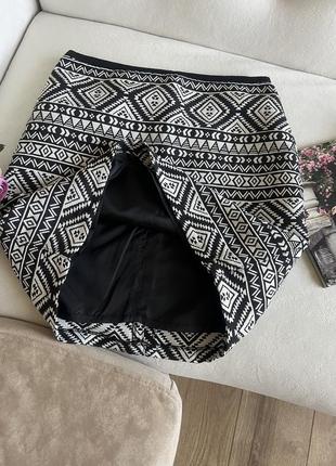 Черная юбка с имитацией вышивки orsay4 фото