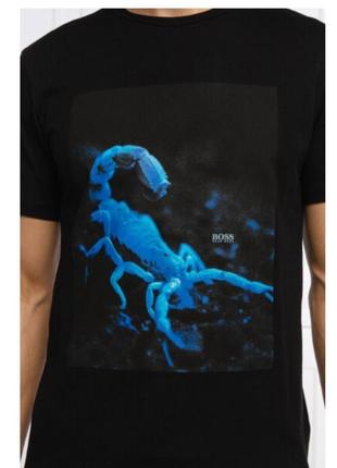 Стильная футболка hugo boss с неоновым рисунком скорпиона, оригинал4 фото