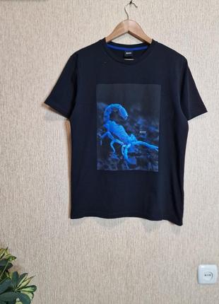 Стильная футболка hugo boss с неоновым рисунком скорпиона, оригинал6 фото