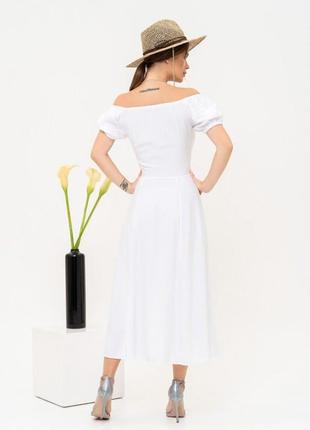 Белое льняное платье с открытыми плечами3 фото