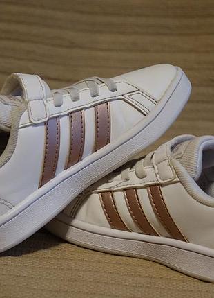 Белые фирменные кроссовки adidas grand court 28 р.