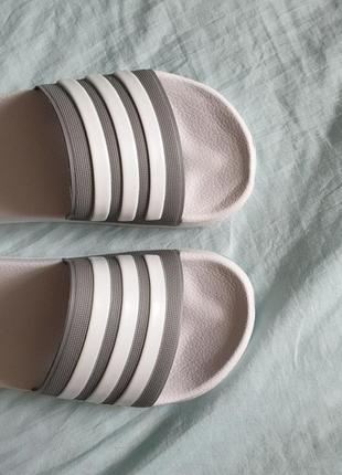 Женские шлепанцы adidas slides white grey / smb6 фото