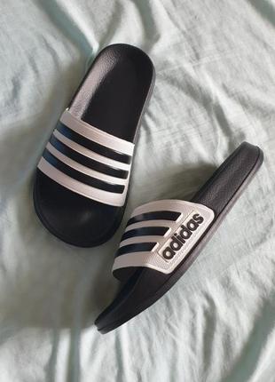 Жіночі шльопанці adidas slides black white / smb5 фото