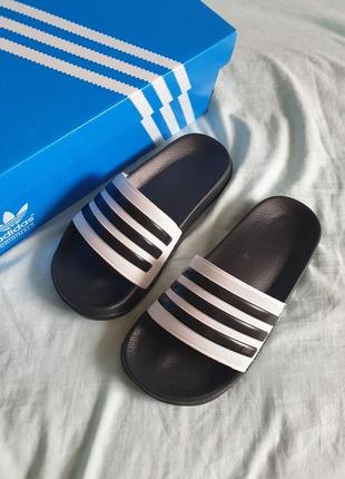 Жіночі шльопанці adidas slides black white / smb3 фото