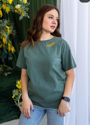 Женская футболка оверсайз с вышивкой1 фото