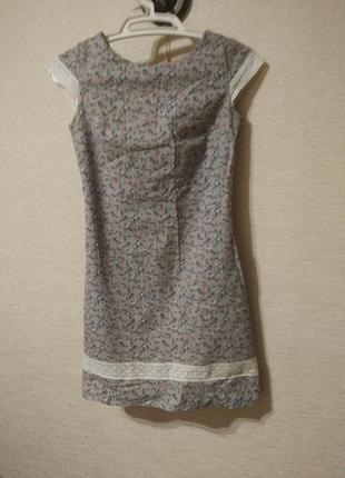 Легеньке літнє плаття