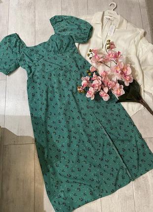 Фирменное летнее зеленое платье в цветочный принт с разрезом