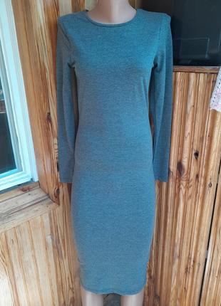 Базова сіра сукня міді по фігурі1 фото