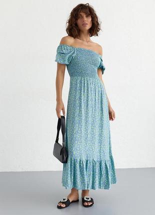Длинное женское платье с эластичным поясом
