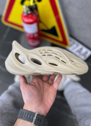 Чоловічі кросівки літні yeezy foam runner beige изи фом раннер бежевые