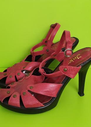 Кожаные бордовые босоножки на каблуке, 40