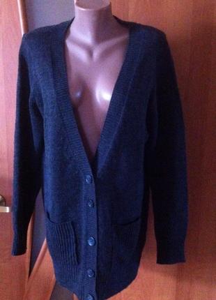 Классический серый кардиган на пуговицах с карманами