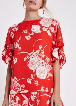 Натуральный красный топ в цветы с рюшами на рукавах блуза