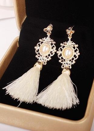 Женские серьги-кисти белые