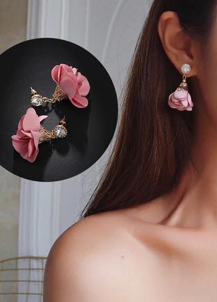 Женские красивые и необычные сережки "цветочки " розовые