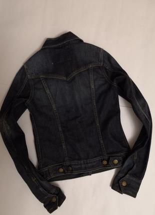 Крутая джинсовая курточка бренда amisu, с лёгкими нежными потёртостями, размер 344 фото