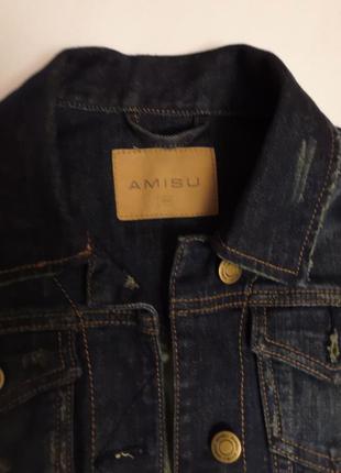Крутая джинсовая курточка бренда amisu, с лёгкими нежными потёртостями, размер 345 фото