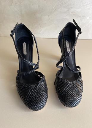 Кожаные плетёные туфли сандали бренд  bottega venetta оригинал1 фото