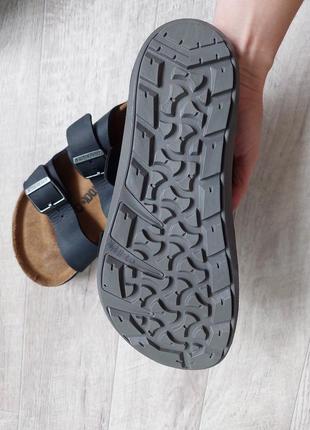 Стильні шкіряні ортопедичні шльопанці birkenstock arizona8 фото