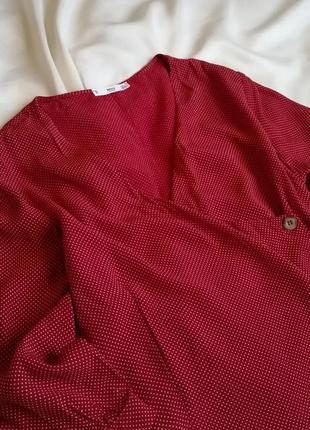 Красива блуза в горошинки