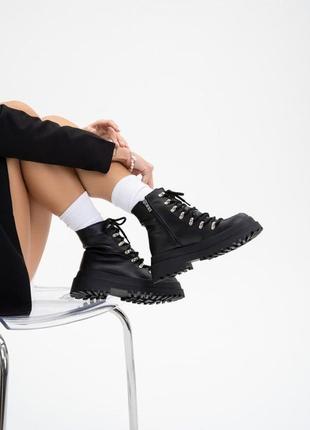Черные утепленные байкой ботинки со шнуровкой2 фото