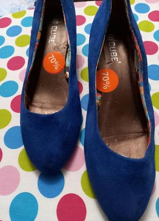 Новые туфли балетки на небольшом каблучке, замшевые,размер 39-403 фото