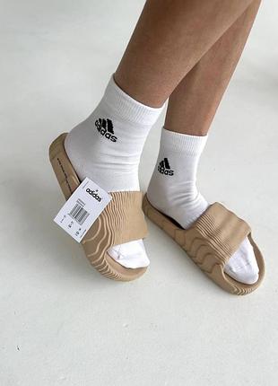 Летние бежевые шлёпанцы тапочки adidas adilette slides beige бежеві жіночі шльопанці adidas adilette