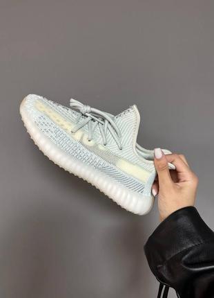 Логоглазный бельлые кроссовки adidas yeezy boost 350 “cloud white” белые женские кроссовки adidas yeezy boost 350 в сеточку5 фото