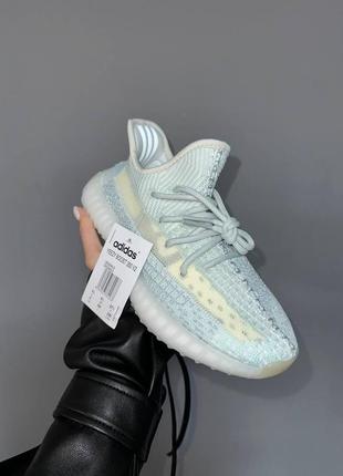 Логоглазный бельлые кроссовки adidas yeezy boost 350 “cloud white” белые женские кроссовки adidas yeezy boost 350 в сеточку6 фото