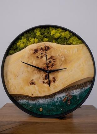 Часы море из дерева и мха