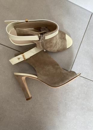 Navy run boot