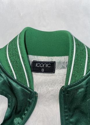 Бомбер белый с зелеными элементами бренда iconic4 фото
