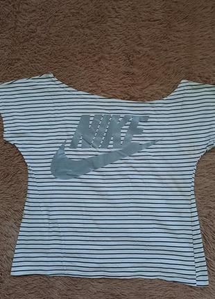 Футболка на плече nike