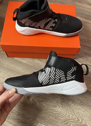 Кросівки nike team hustle 9 flyease