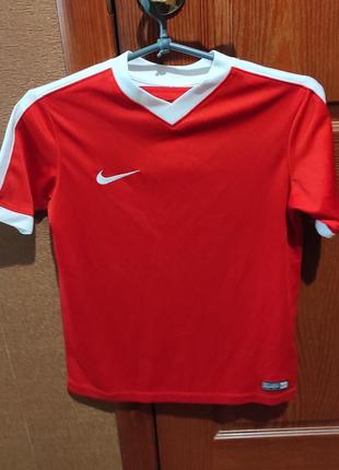Футболка для спорта nike ,10-12 лет 137/147