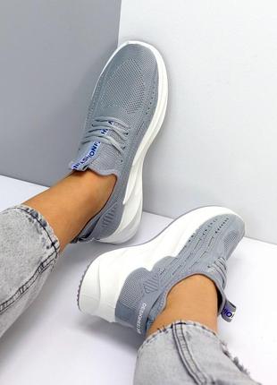 Кросівки в двох кольорах