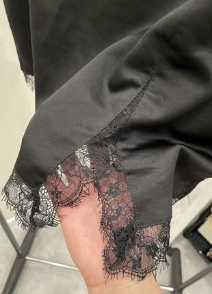 Черная атласная мини-юбка с кружевом по бокам miss selfridge4 фото