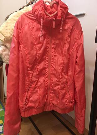 Легкая ветровка коралового цвета s